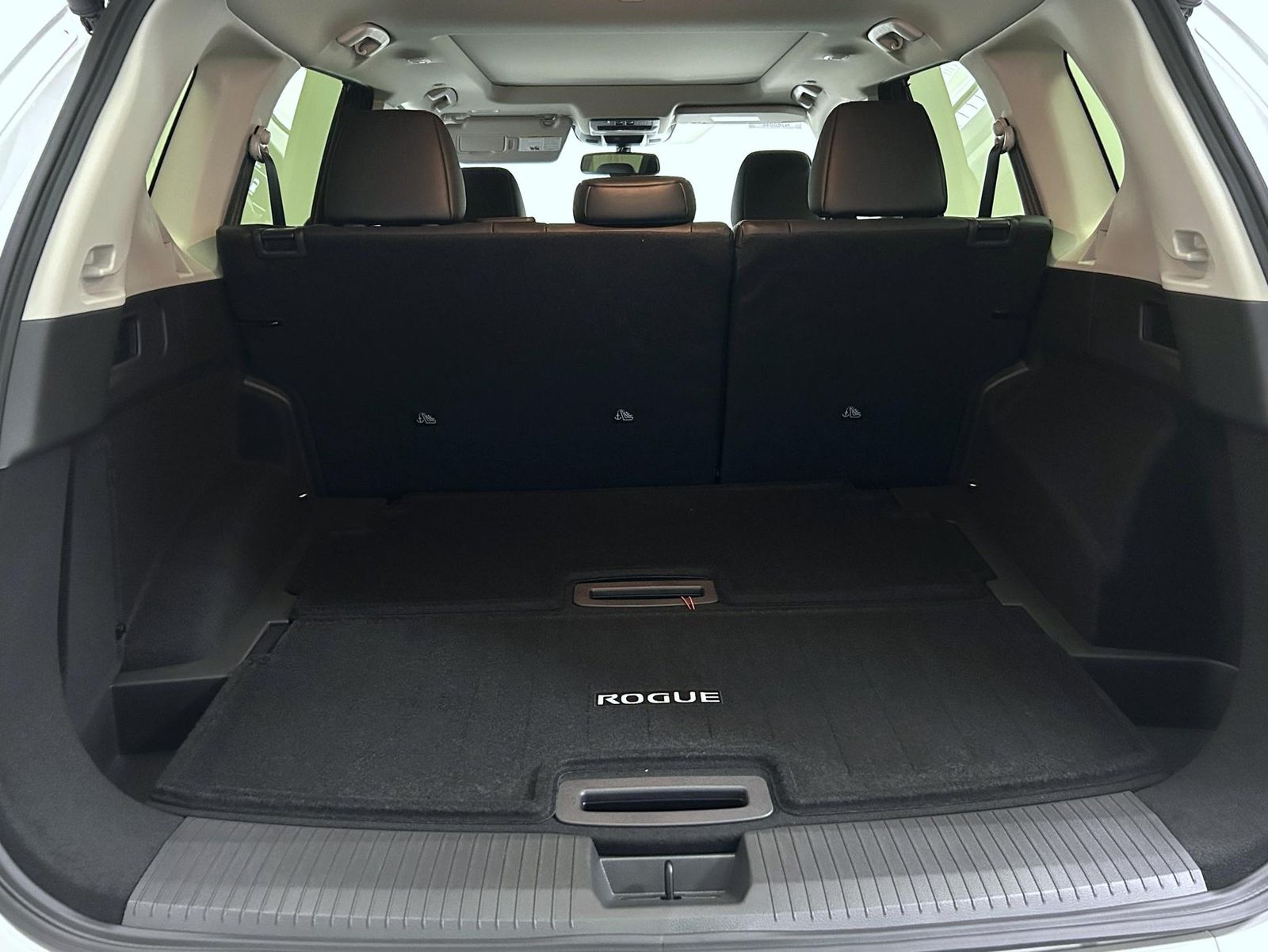 2026 Nissan Rogue Platinum photo 8