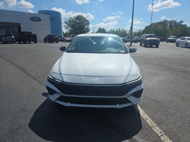2025 Hyundai Elantra SEL Sport photo 7