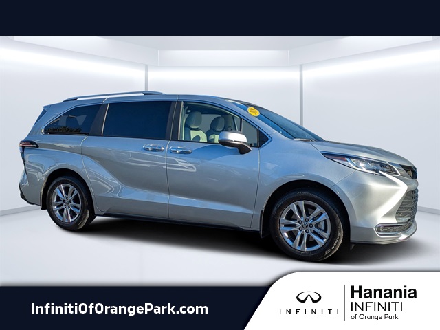 2025 Toyota Sienna Limited's photo