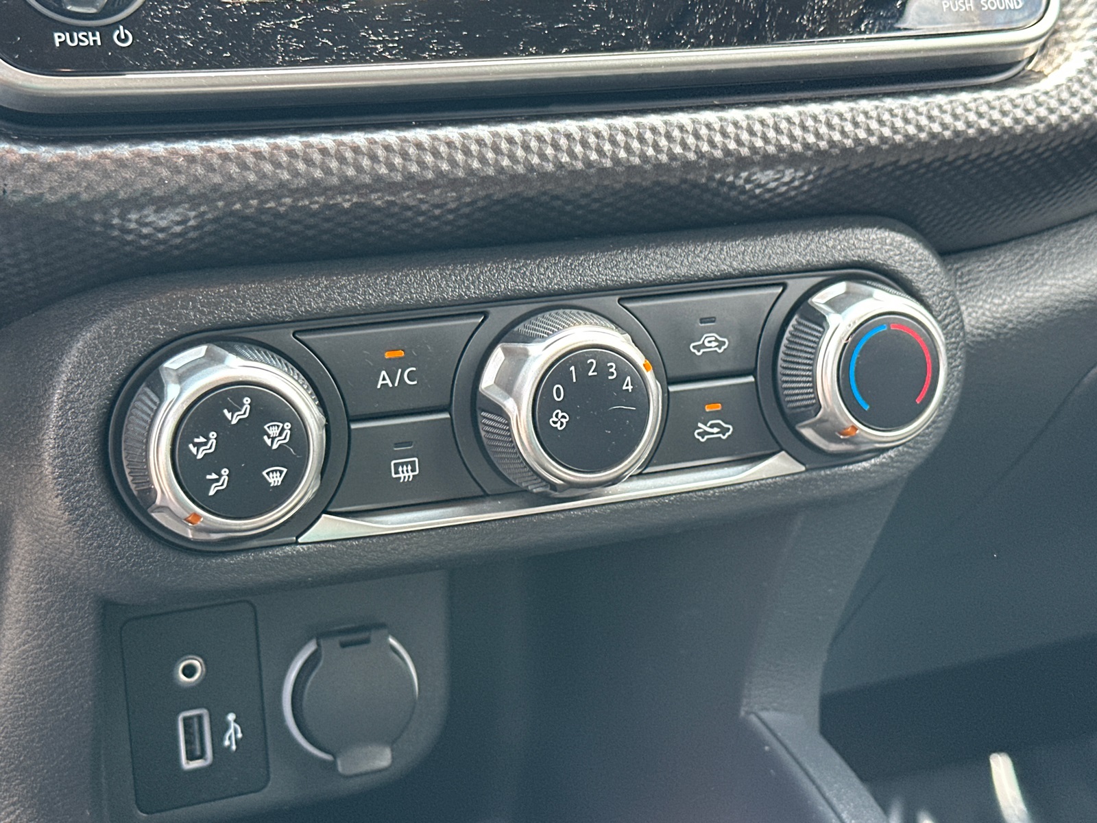 2020 Nissan Kicks S photo 27