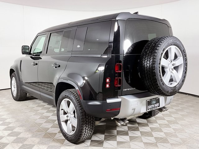 2024 Land Rover Defender 110 SE photo 3