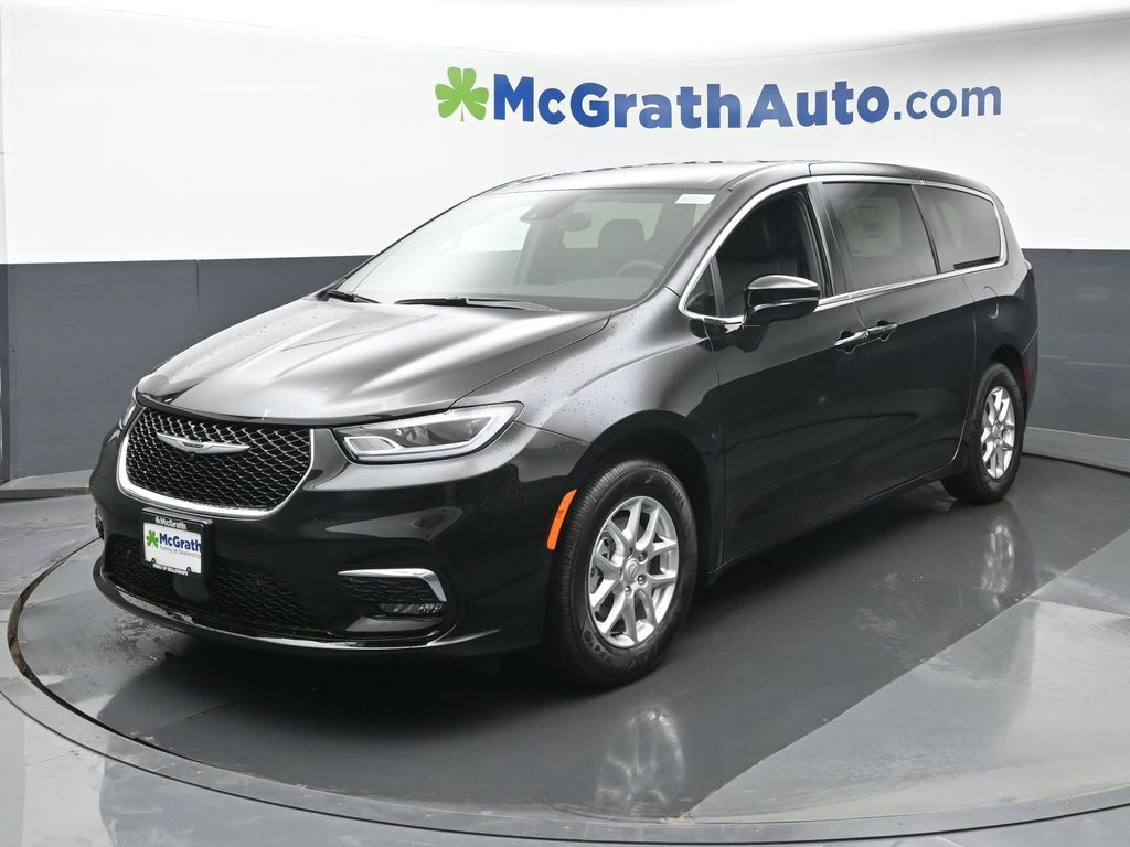 2026 Chrysler Pacifica photo 17