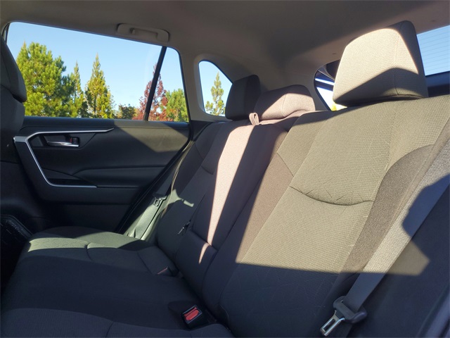 2021 Toyota RAV4 Hybrid XLE photo 10