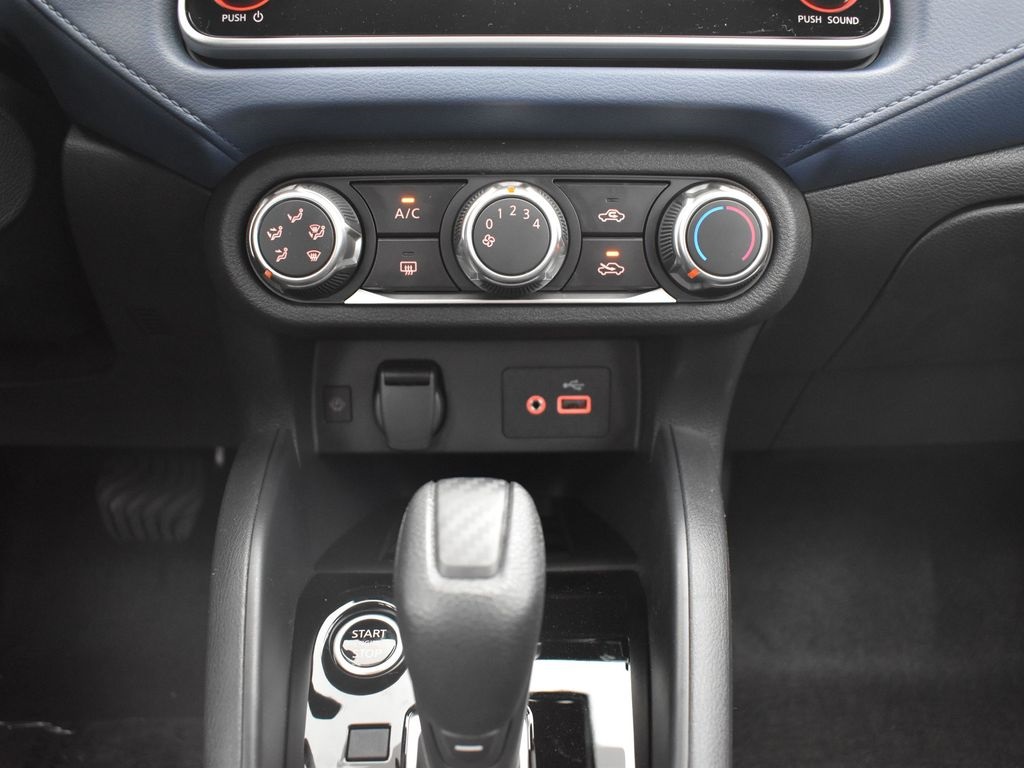 2025 Nissan Versa 1.6 SV photo 11