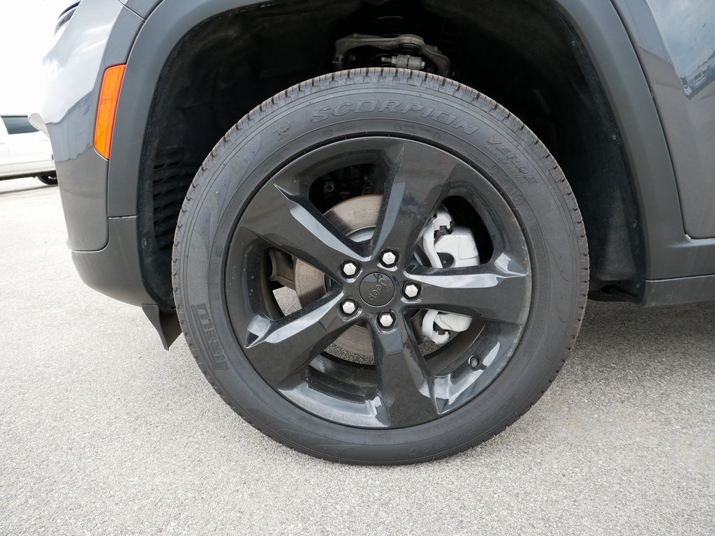 2025 Jeep Grand Cherokee Limited photo 4