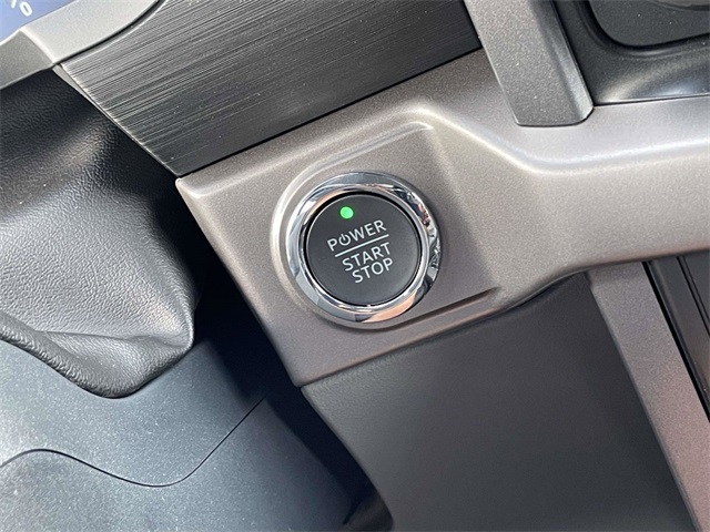 2025 Ford F-150 Lightning XLT photo 13