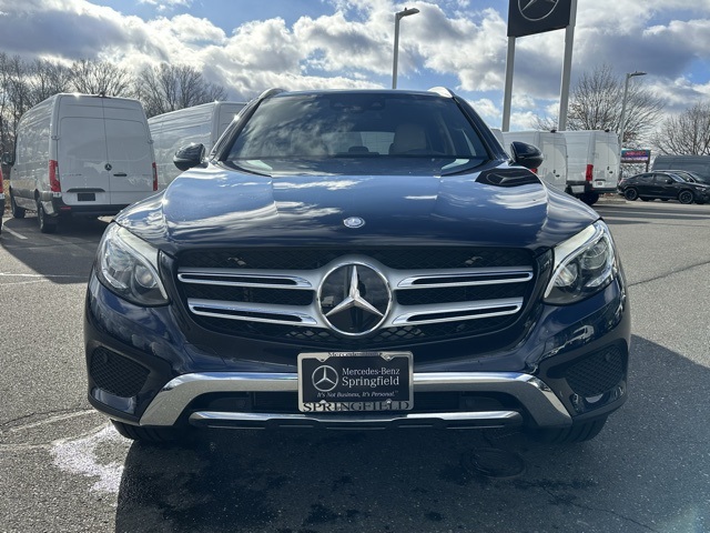 2017 Mercedes Benz GLC 300 4MATIC photo 2