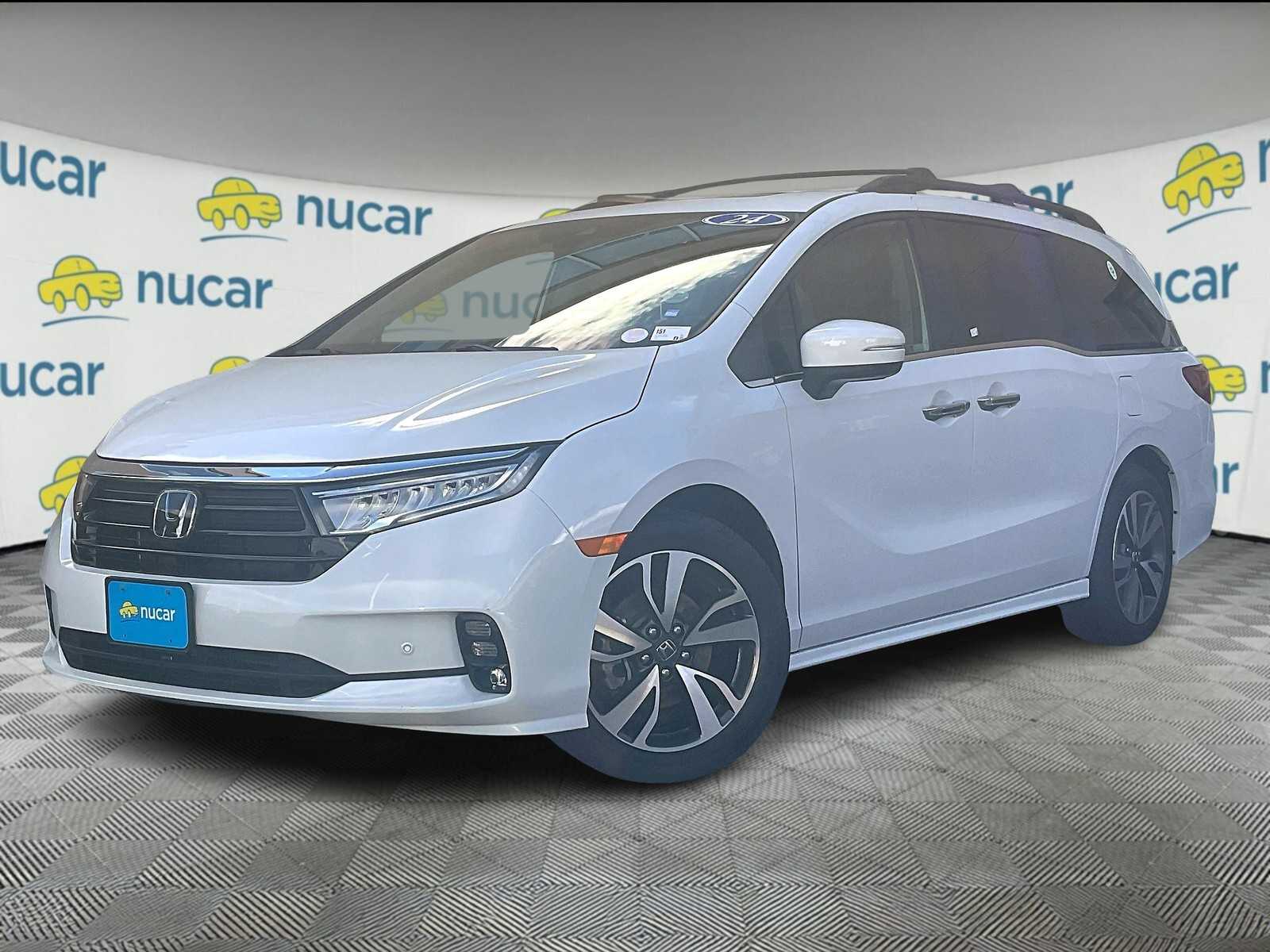 2024 Honda Odyssey Touring photo 2