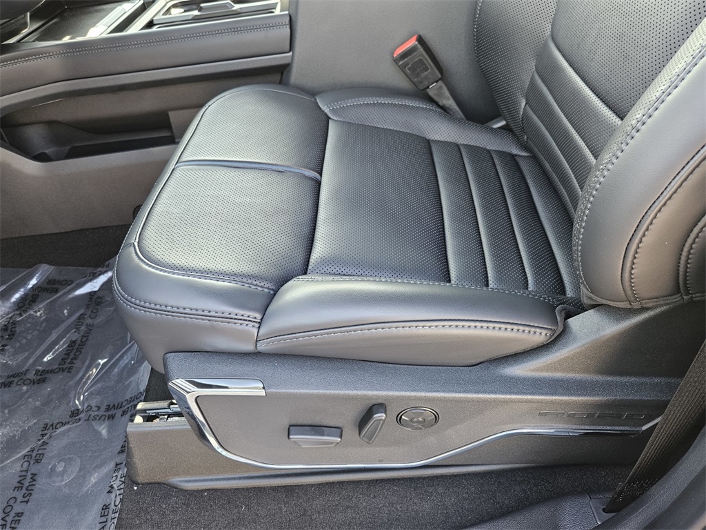 2025 Ford F-250 Platinum photo 15