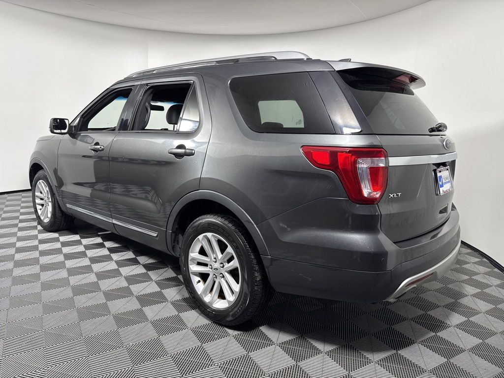 2017 Ford Explorer XLT photo 4
