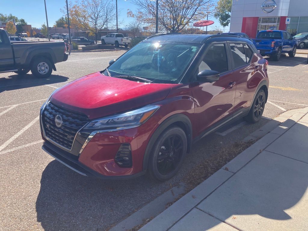 2023 Nissan Kicks SR photo 4