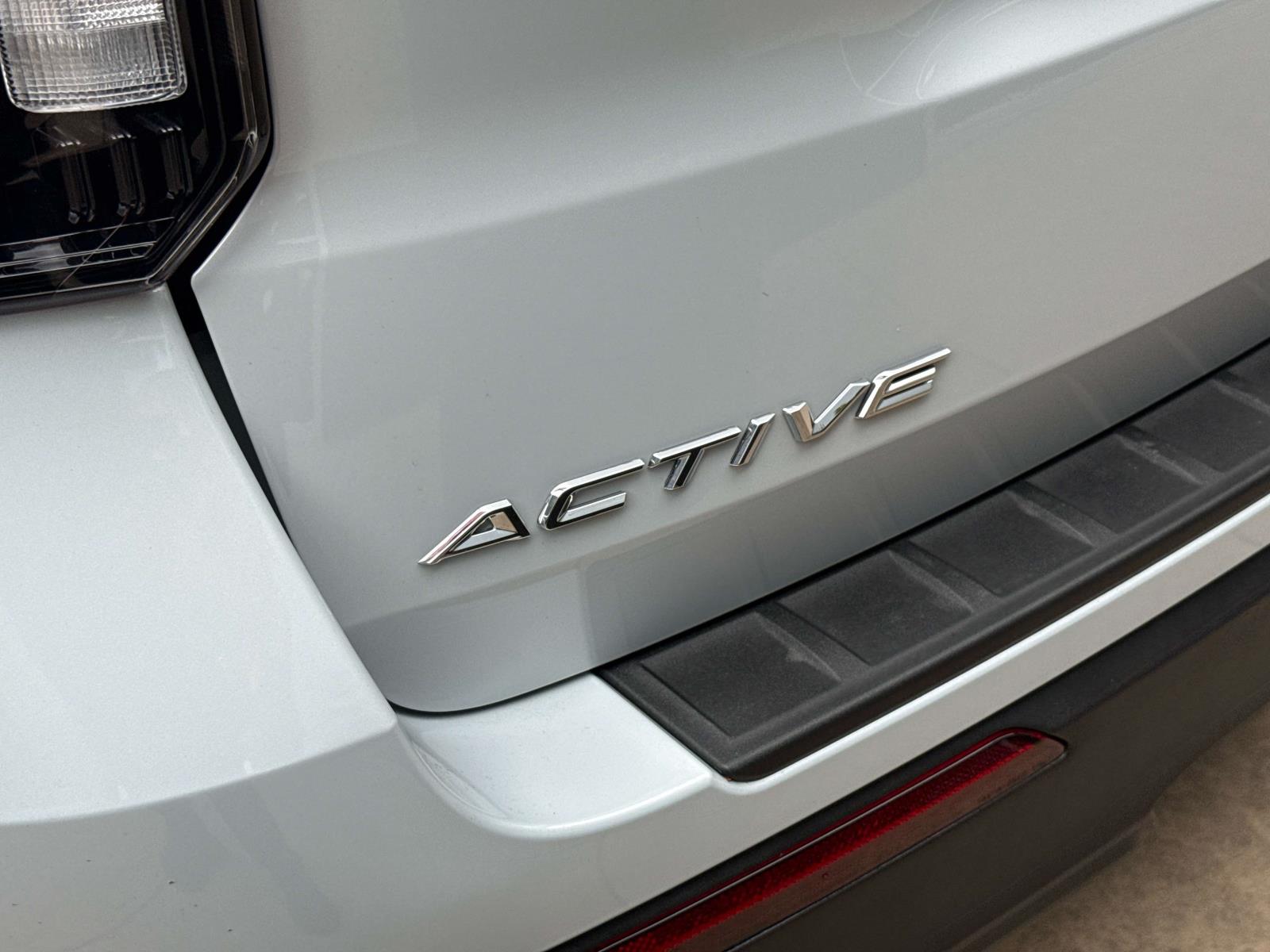 2025 Ford Explorer photo 4