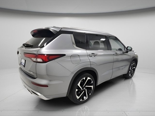 2022 Mitsubishi Outlander SEL photo 3