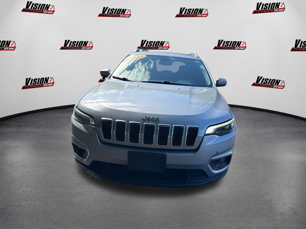 2019 Jeep Cherokee Latitude photo 2