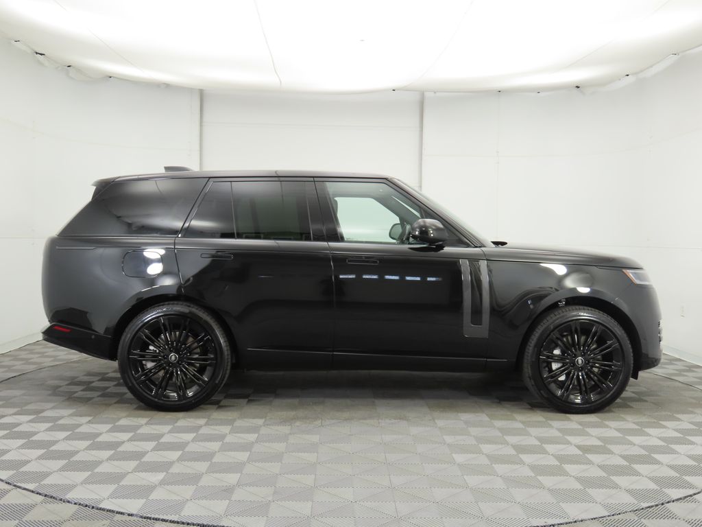 2025 Land Rover Range Rover SE photo 4