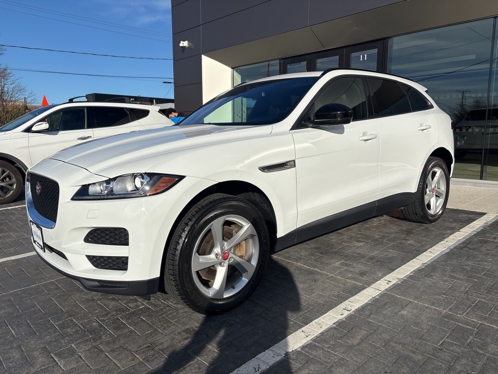 2017 Jaguar F-PACE Premium's photo