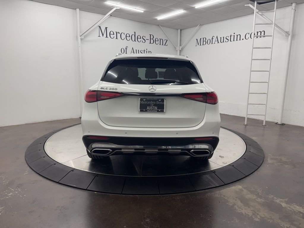 2026 Mercedes Benz GLC 300 photo 4