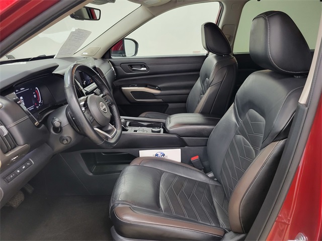 2023 Nissan Pathfinder Platinum photo 10