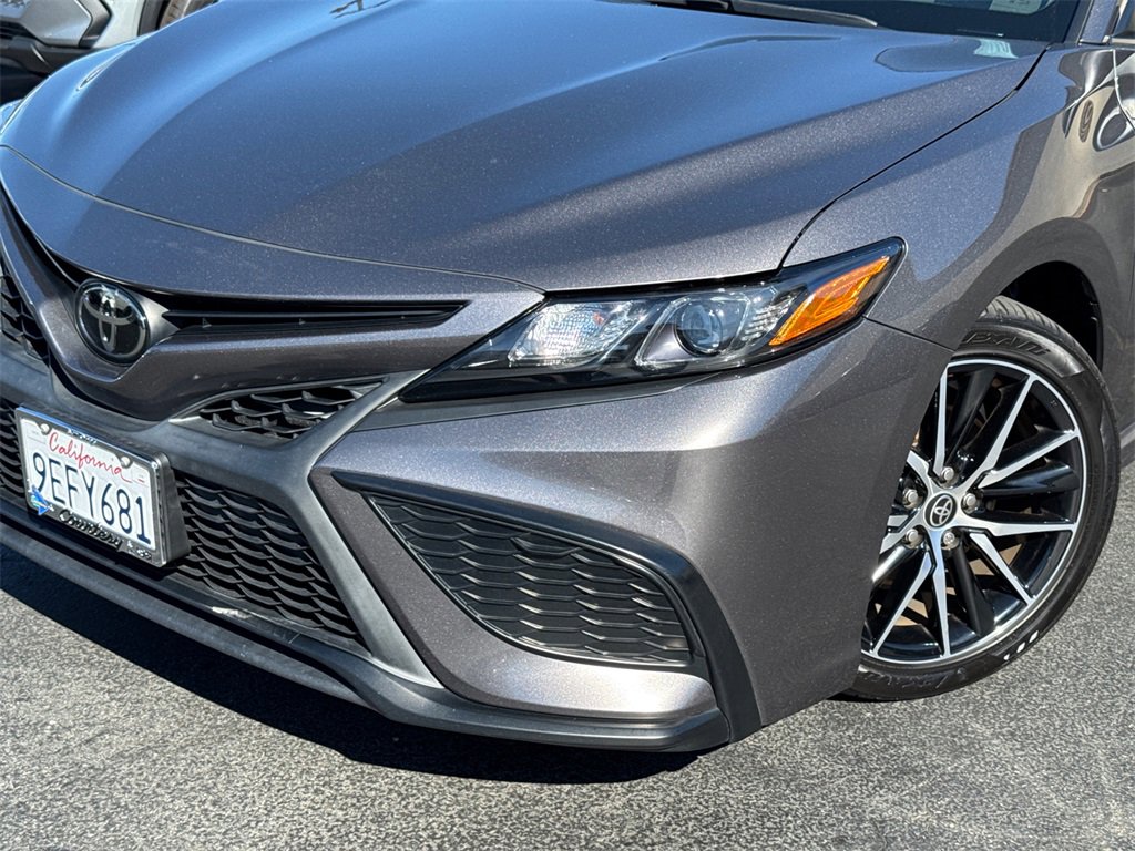 2023 Toyota Camry SE photo 3