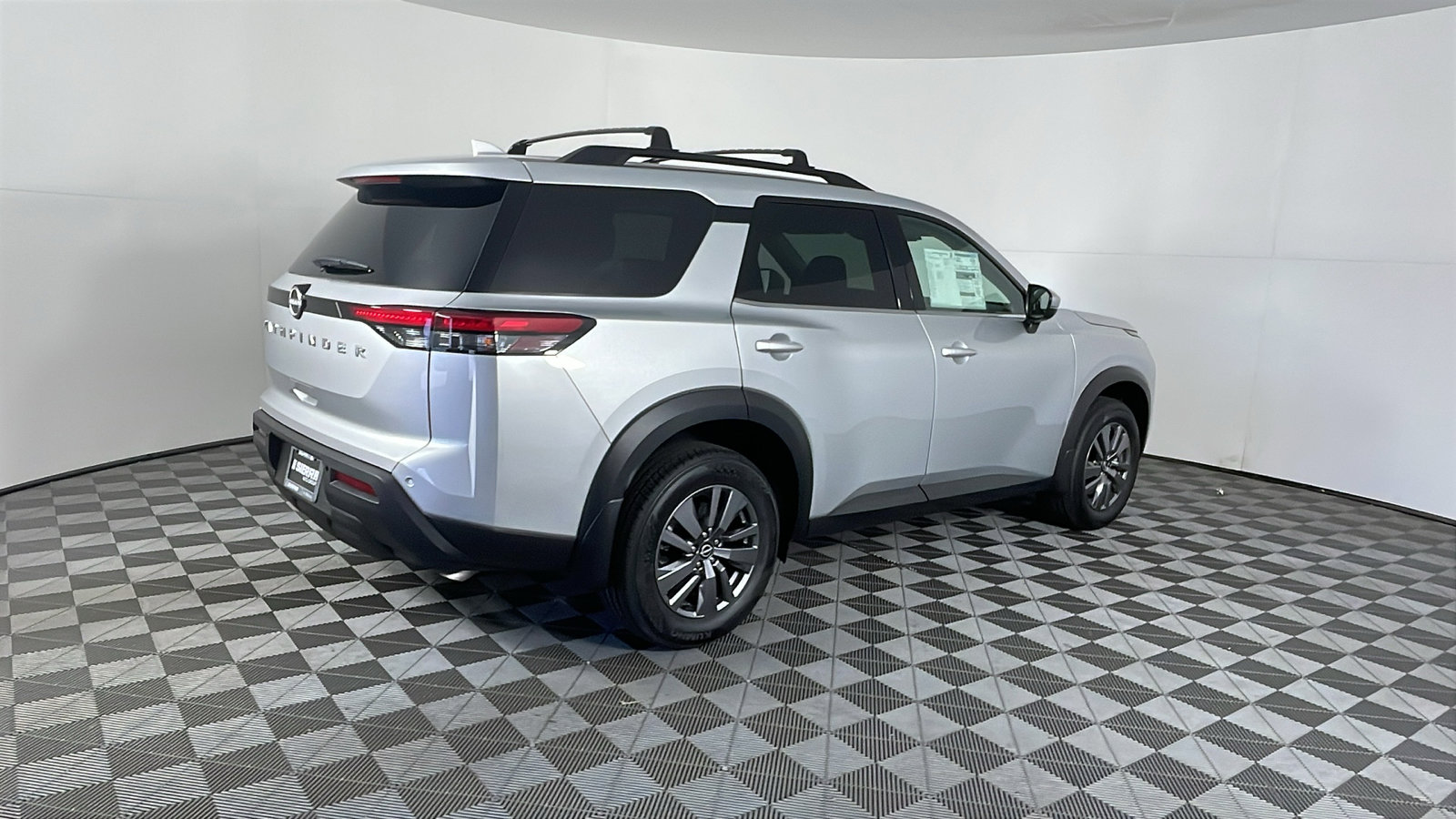 2025 Nissan Pathfinder SV photo 4