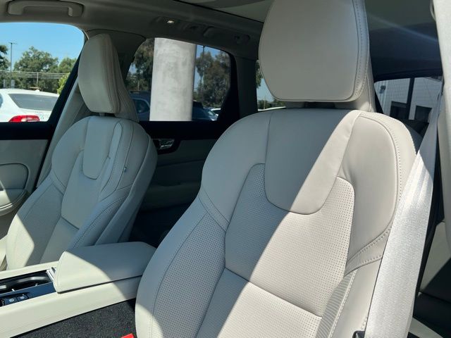 2026 Volvo XC60 Hybrid T8 photo 20