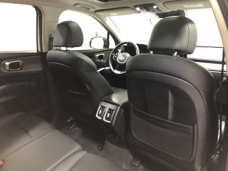 2022 Kia Sorento S X-Line photo 11