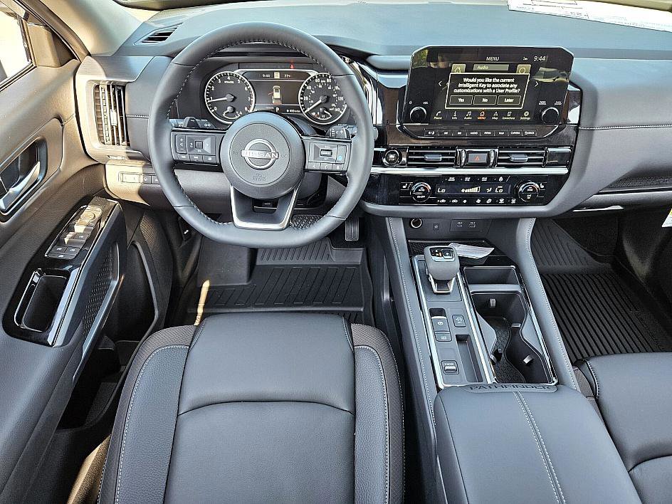 2025 Nissan Pathfinder SL photo 9