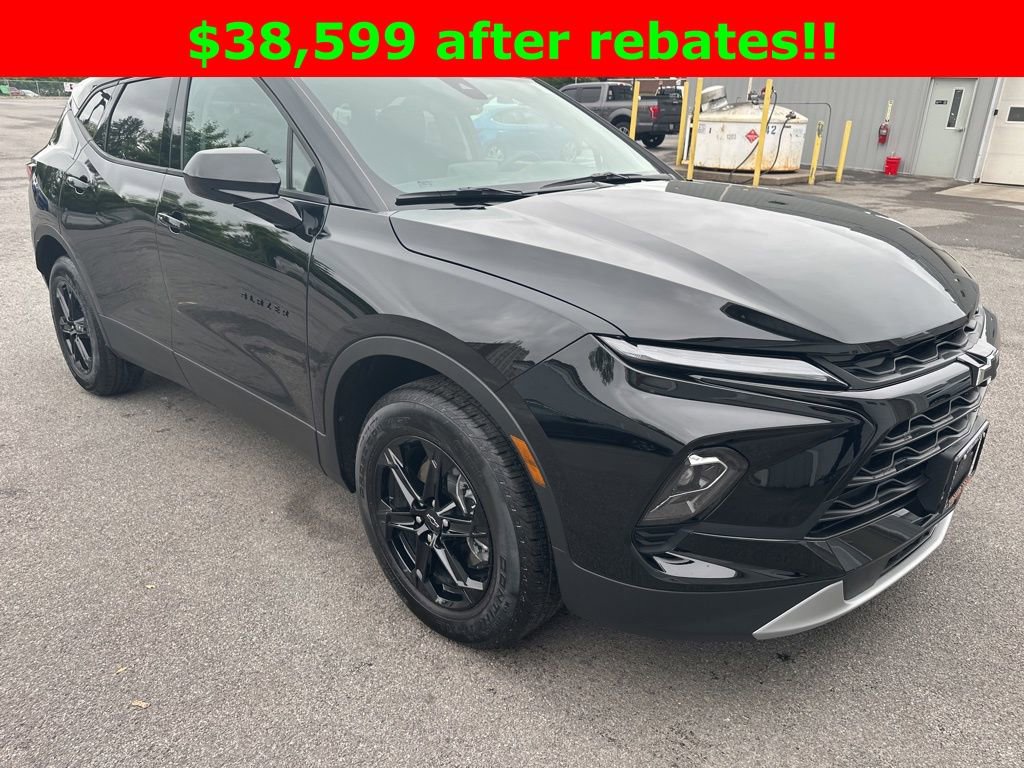 2025 Chevrolet Blazer 2LT photo 2