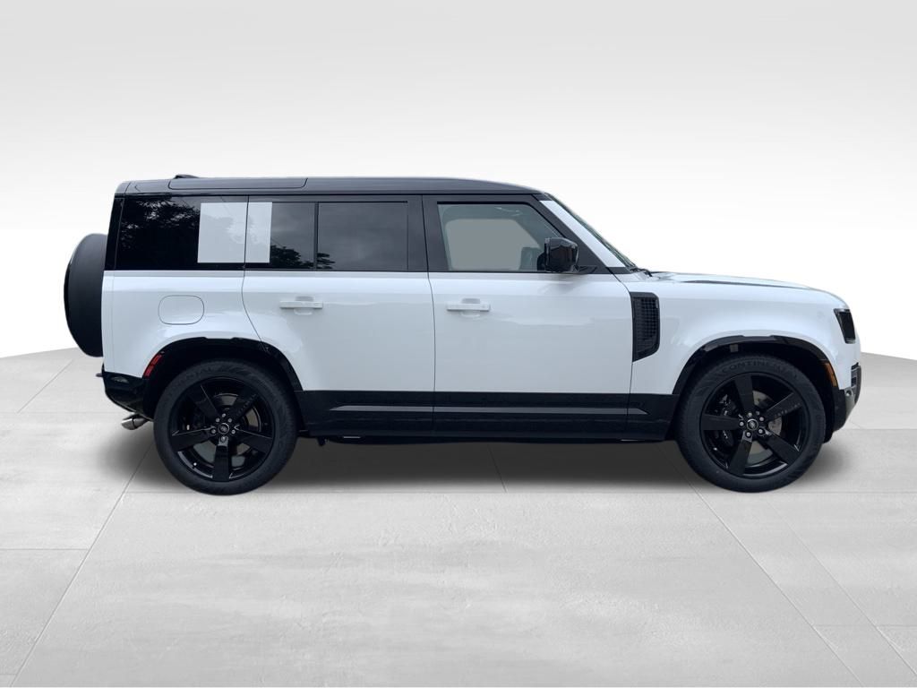 2025 Land Rover Defender 110 V8 photo 4