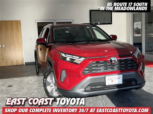 2025 Toyota RAV4 XLE's photo