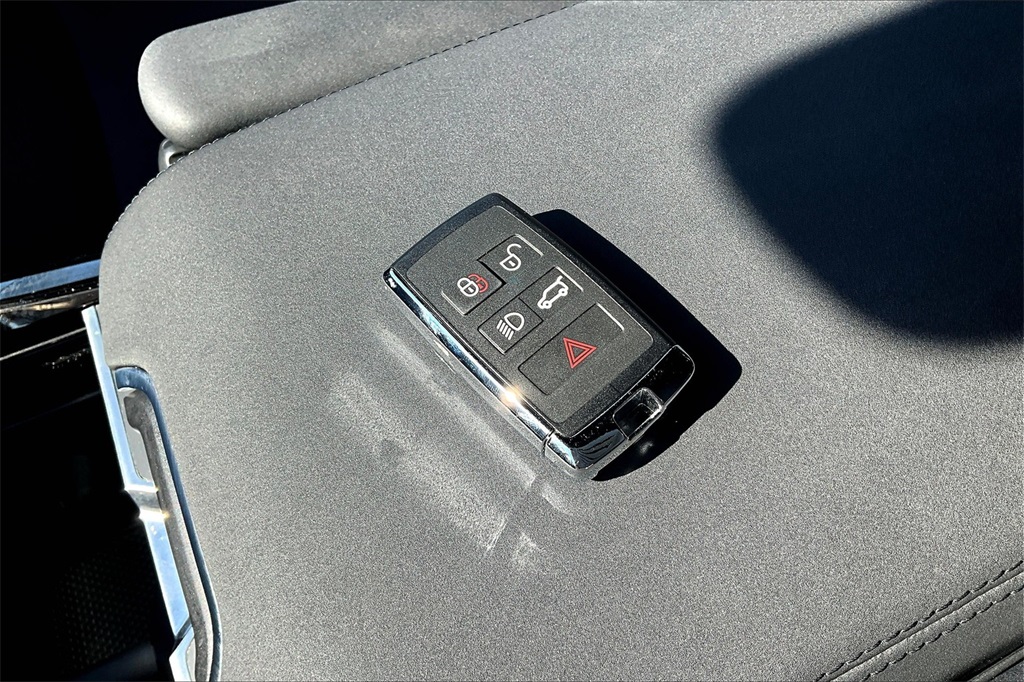 2025 Land Rover Range Rover Sport SE photo 10