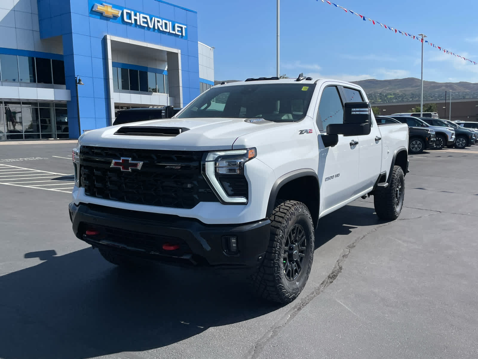 2025 Chevrolet Silverado 2500HD ZR2 photo 2
