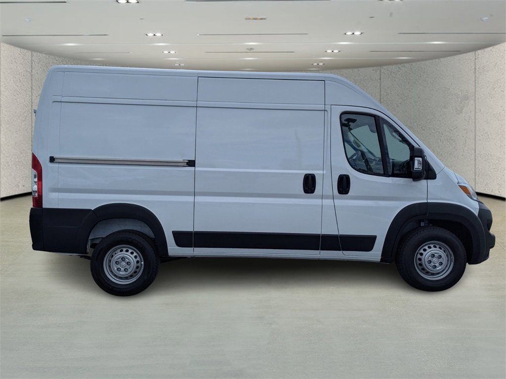 2025 Ram 1500 Tradesman photo 3