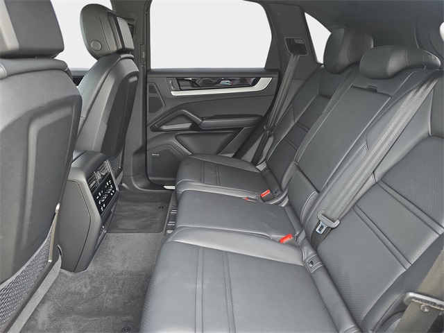 2025 Porsche Cayenne Base photo 13