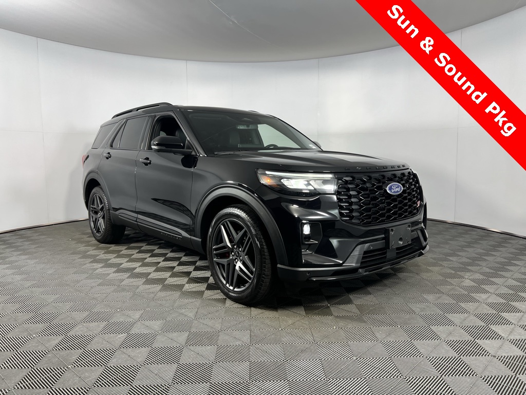 2025 Ford Explorer ST's photo