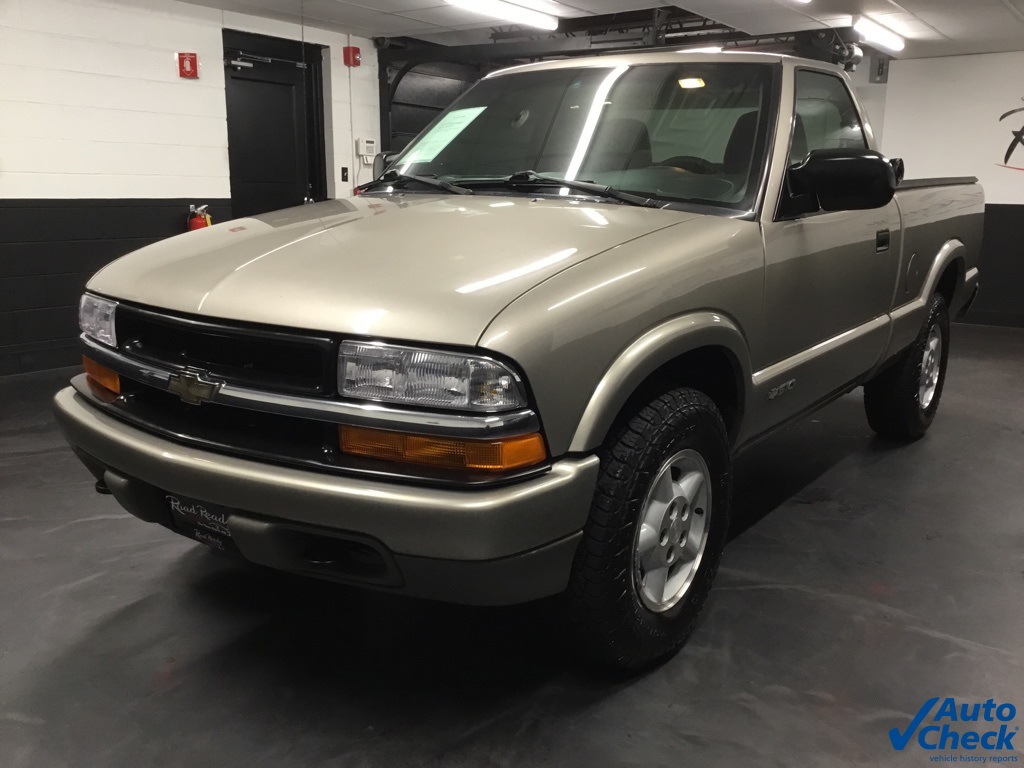 2000 Chevrolet S-10 Pickup photo 5