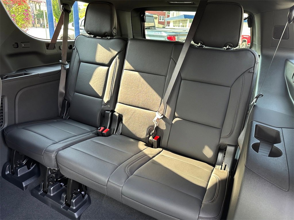 2025 Chevrolet Suburban High Country photo 17