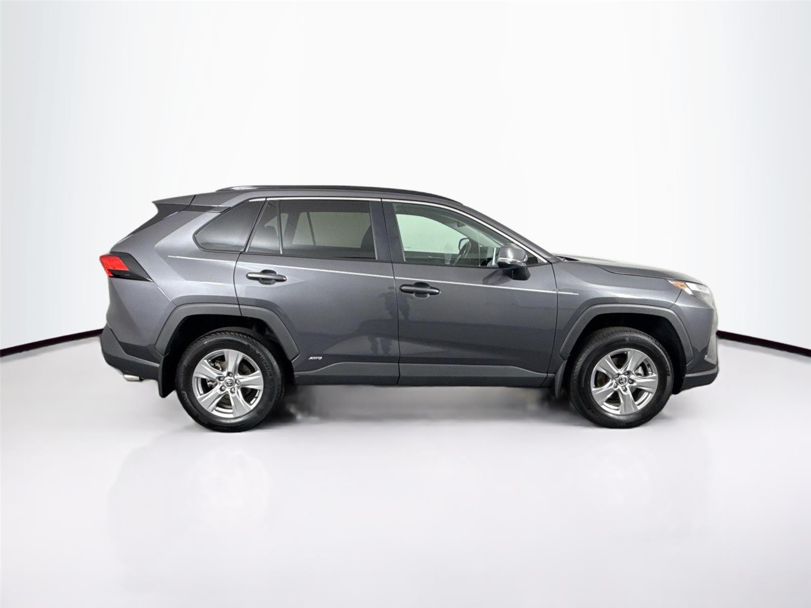 2024 Toyota RAV4 Hybrid XLE photo 4
