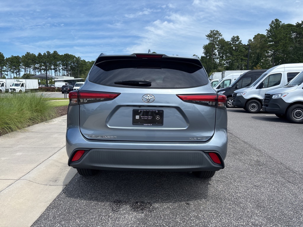 2021 Toyota Highlander XLE photo 4