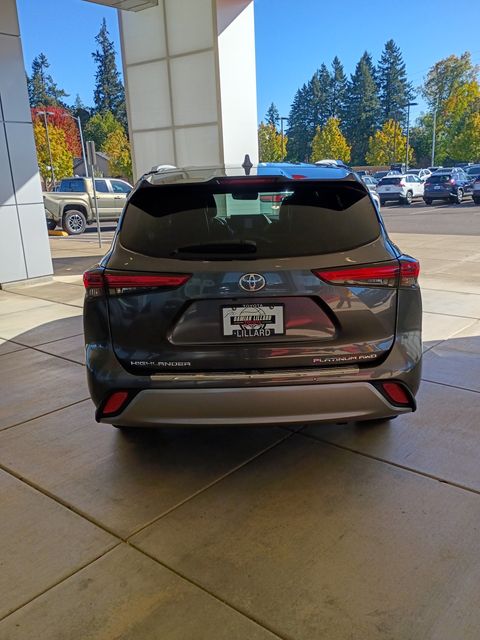 2022 Toyota Highlander Platinum photo 3
