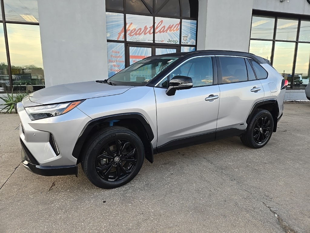 2022 Toyota RAV4 Hybrid XSE photo 3