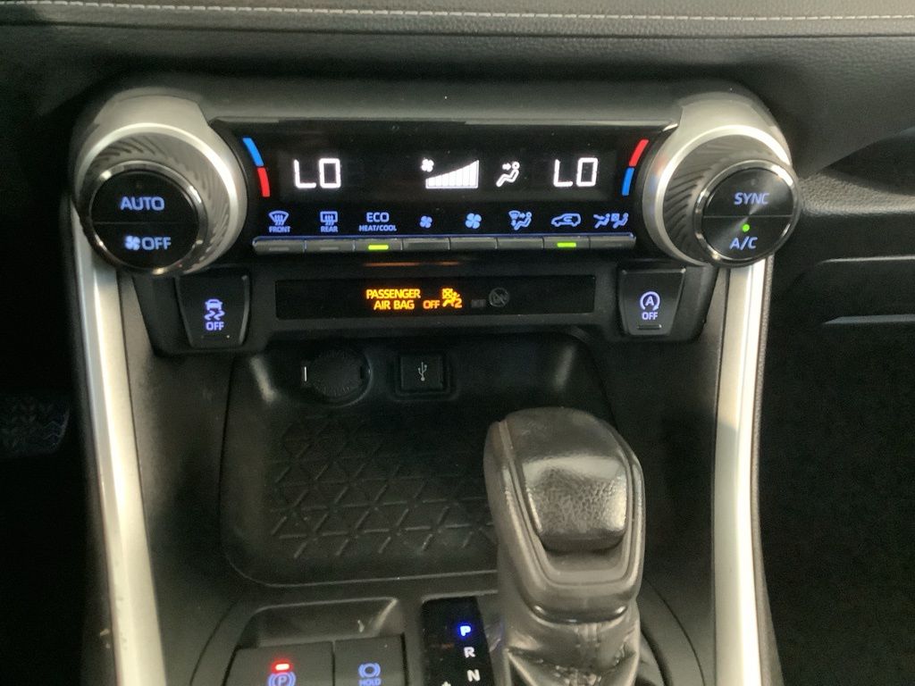 2020 Toyota RAV4 XLE photo 19
