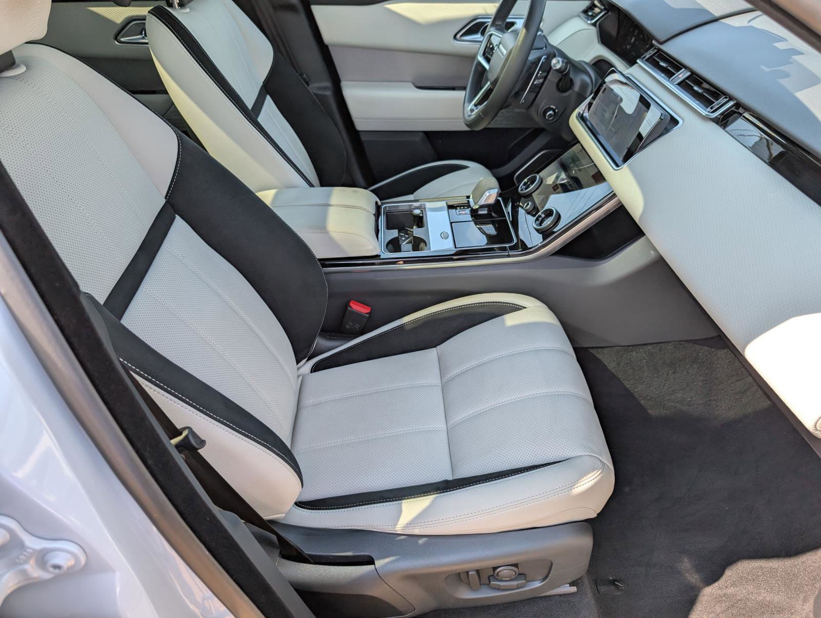 2021 Land Rover Range Rover Velar P340 R-Dynamic S photo 37