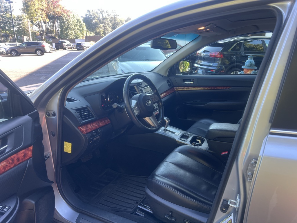 2010 Subaru Outback 2.5i photo 9