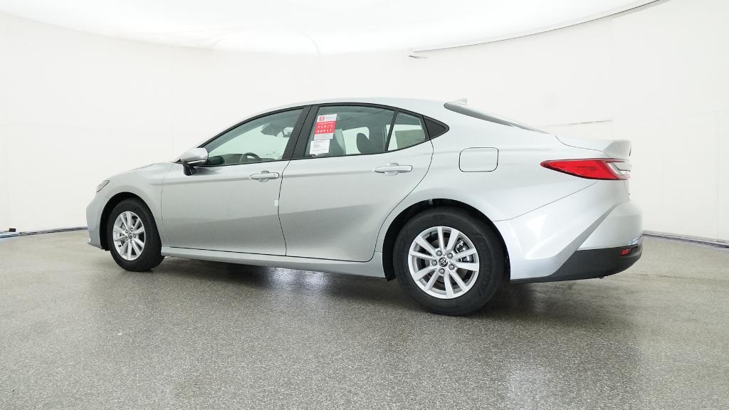 2025 Toyota Camry LE photo 11