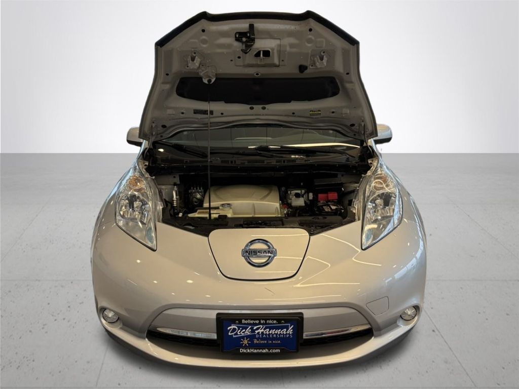 2016 Nissan Leaf S photo 4