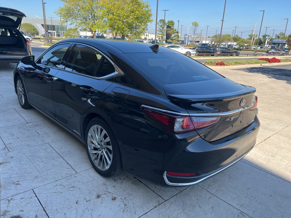 2021 Lexus ES 300h Ultra Luxury photo 4