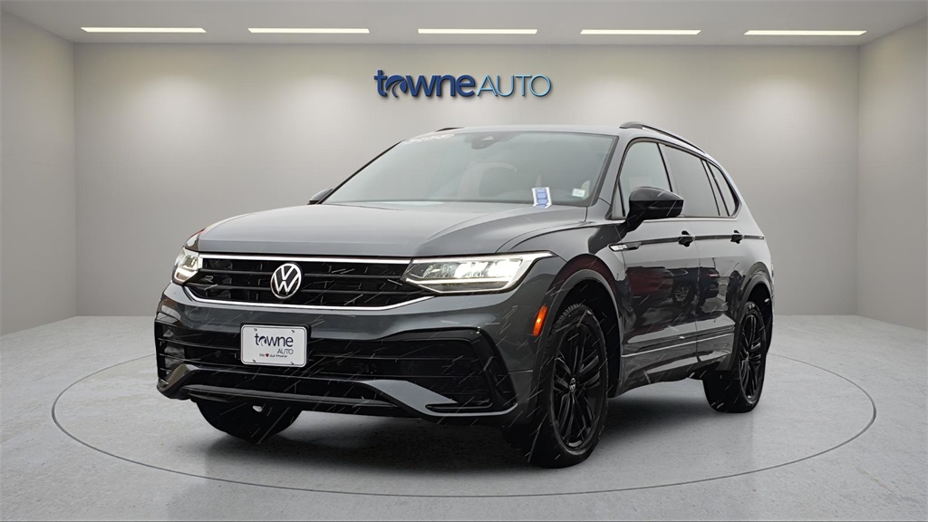 2022 Volkswagen Tiguan SE R-LINE BLACK's photo