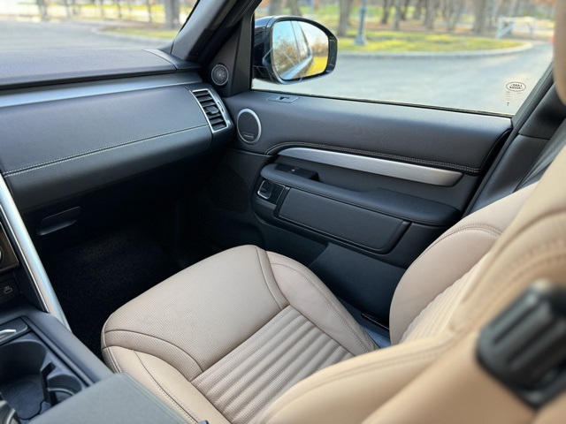 2024 Land Rover Discovery SE photo 12
