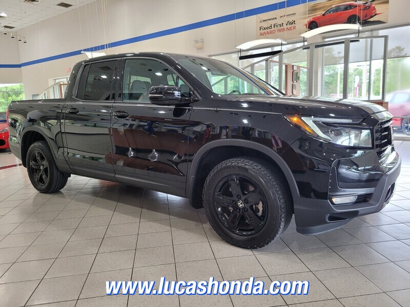 2023 Honda Ridgeline Black Edition photo 3